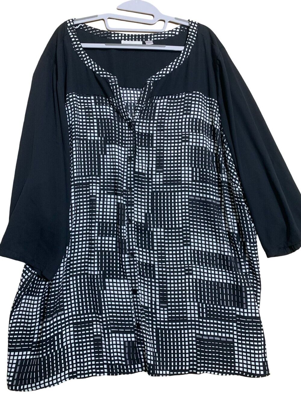 AVENUE Black & White 3/4 Sleeve Collarless Button Down Top Shirt NWOT Sz 30/32
